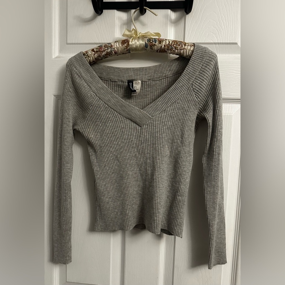 H&M Ribbed V-Neck Long Sleeve Top - Picture 2 of 5